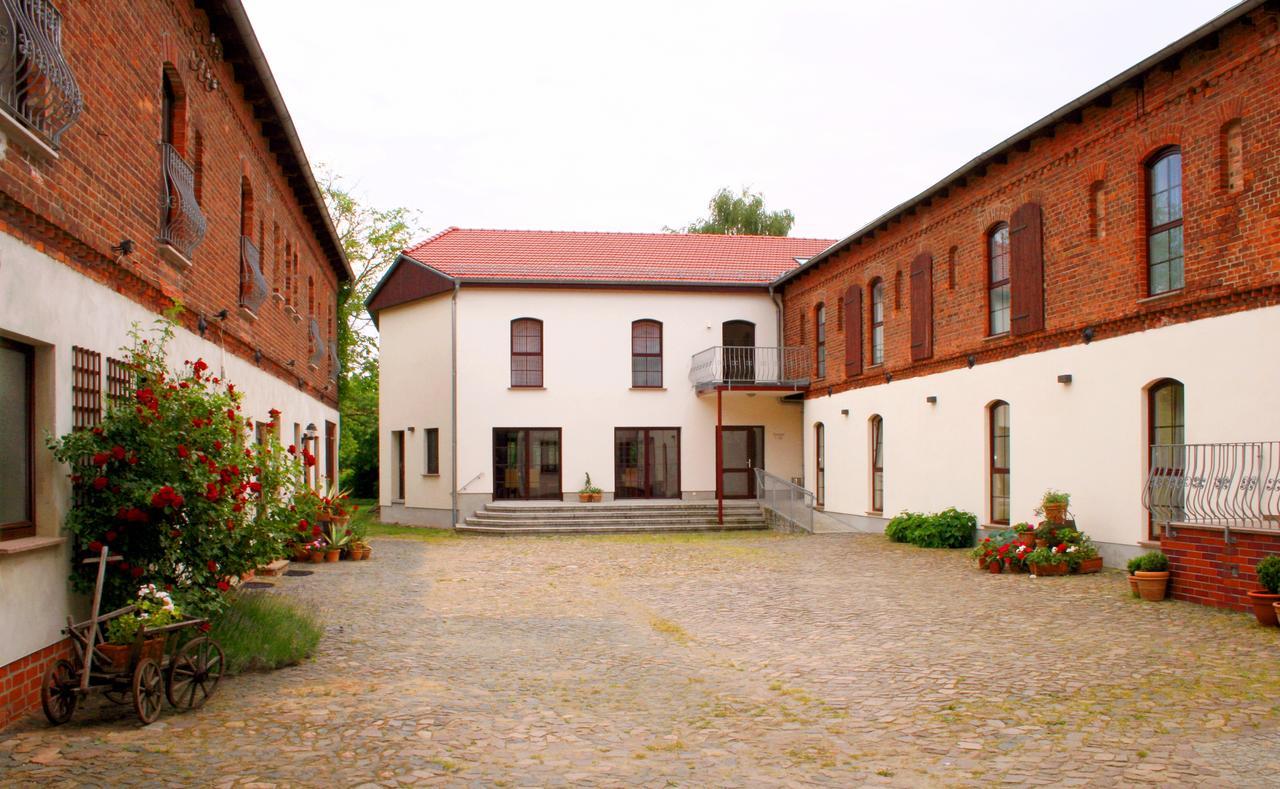 Hôtel Landhaus Heinrichshof à Jüterbog Extérieur photo